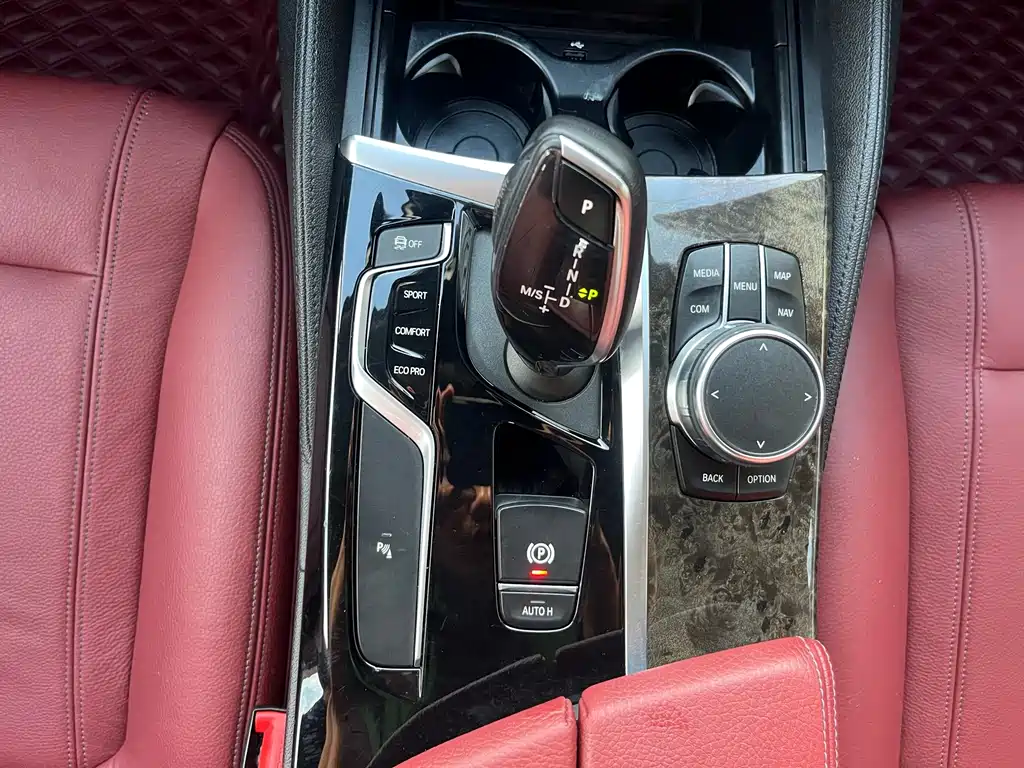 BMW 5 Series — миниатюра 34