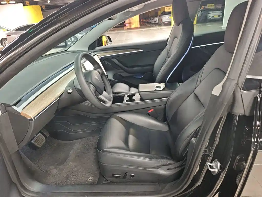 Tesla Model 3 — миниатюра 15