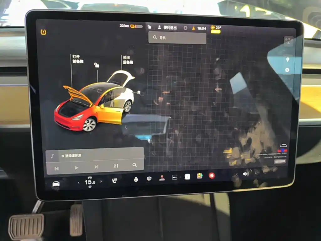Tesla Model Y — миниатюра 13