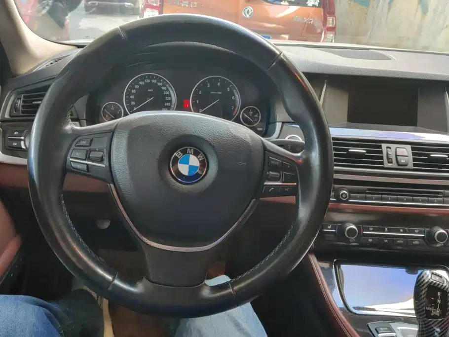BMW 5 Series — миниатюра 15