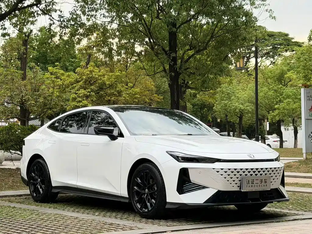 Changan UNI-V — миниатюра 3
