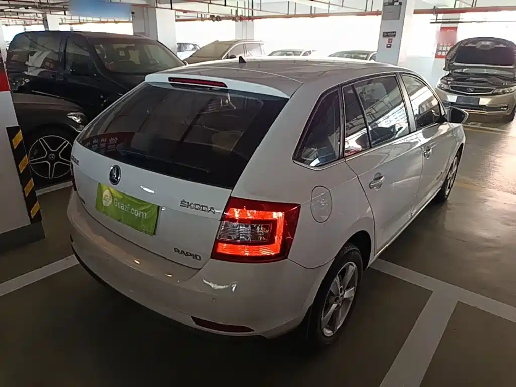 Skoda Rapid Spaceback — миниатюра 7
