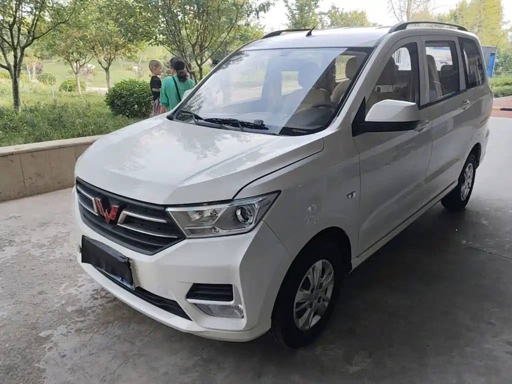 Wuling Hongguang — миниатюра 2