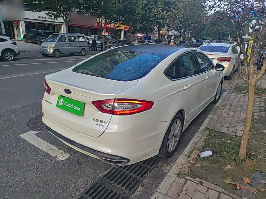 Ford Mondeo — миниатюра 7