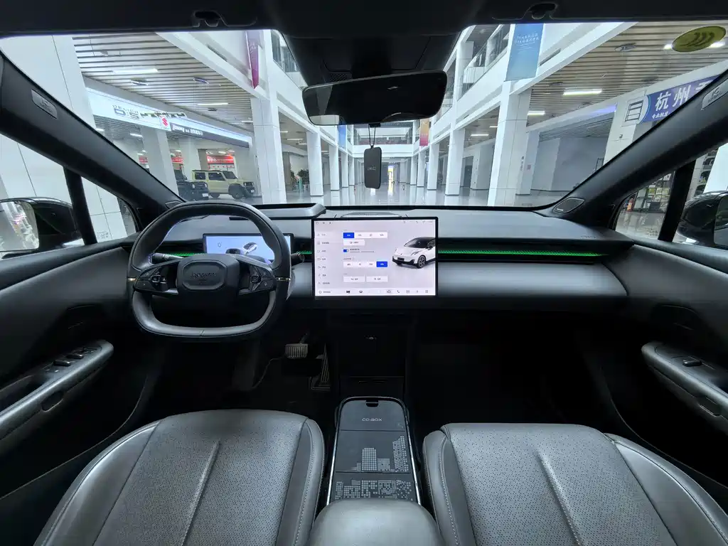 Lynk & Co 20 — миниатюра 12