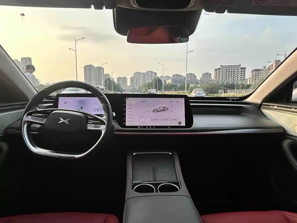 XPeng P7 — миниатюра 11