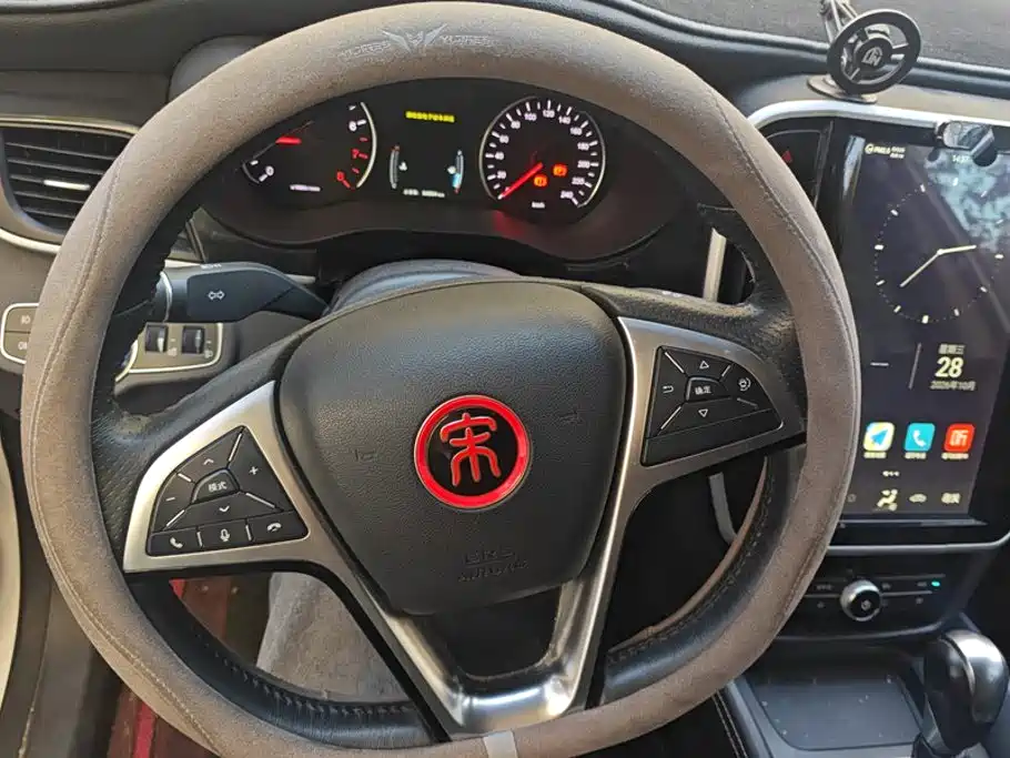 BYD MAX — миниатюра 15