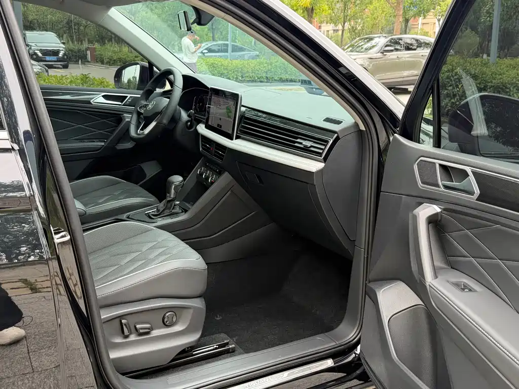 Volkswagen Tiguan L — миниатюра 8