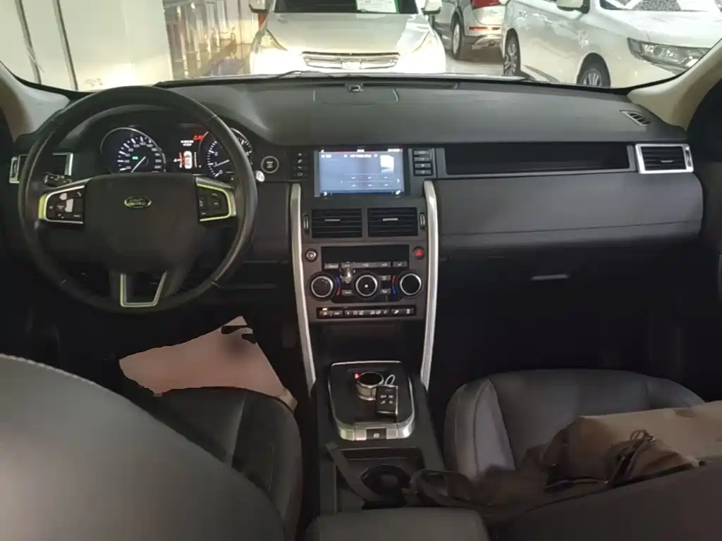 Land Rover Discovery Sport — миниатюра 10