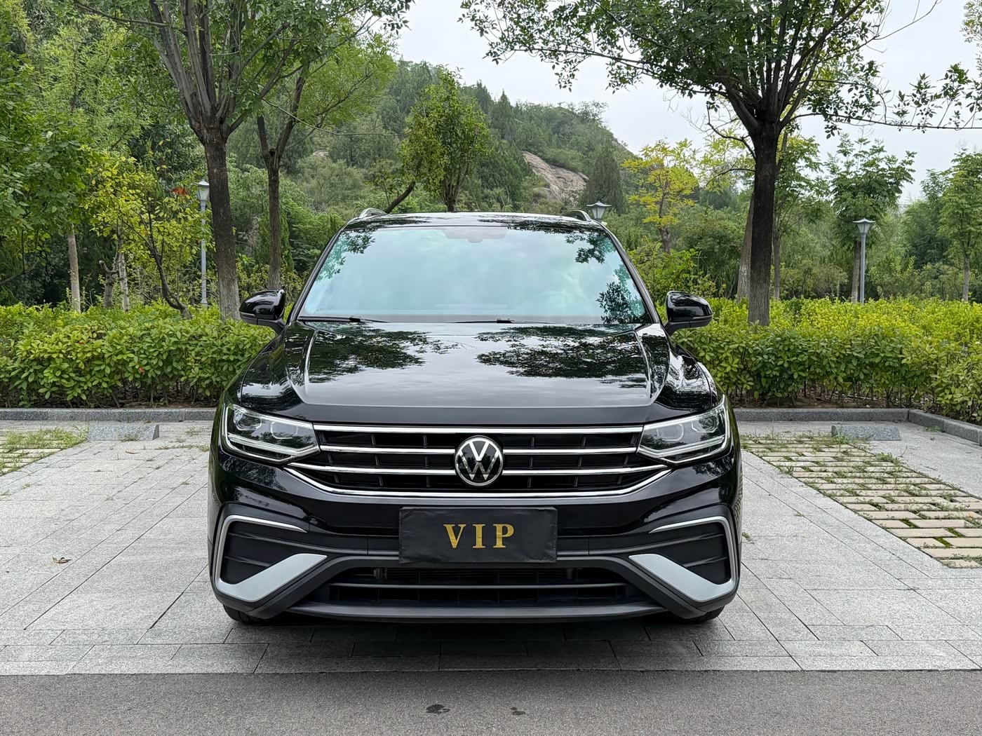 Volkswagen Tiguan L 1.4 л 2023 г. Чёрный, пробег 22000 км