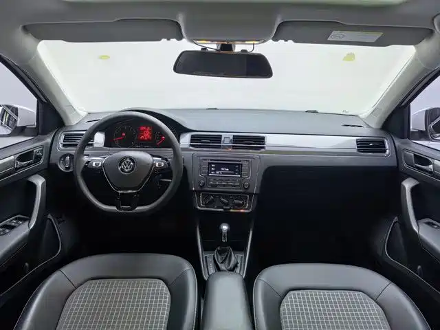 Volkswagen Santana — миниатюра 5