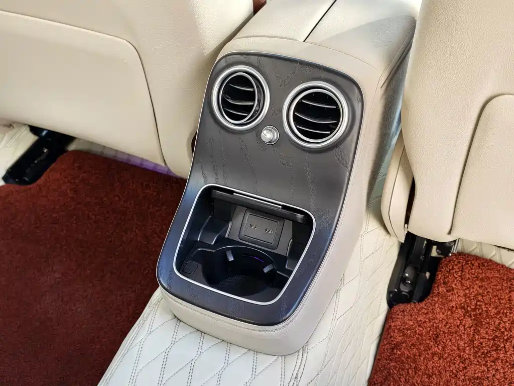 Mercedes-Benz E-Class — миниатюра 14