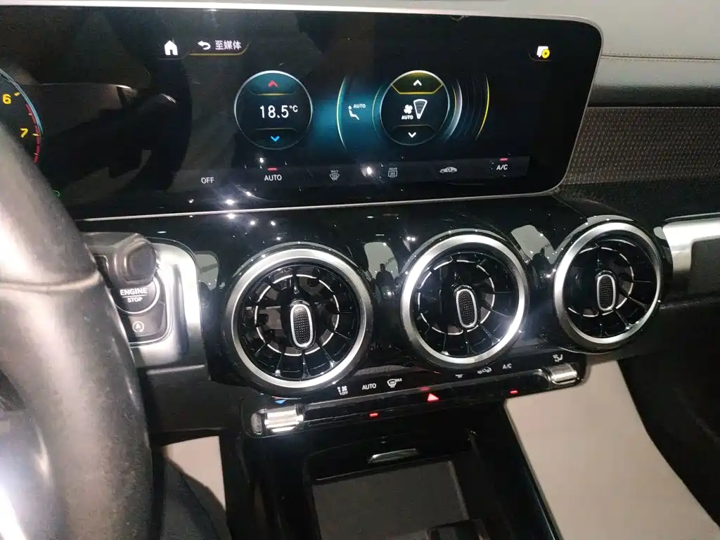 Mercedes-Benz GLB — миниатюра 13