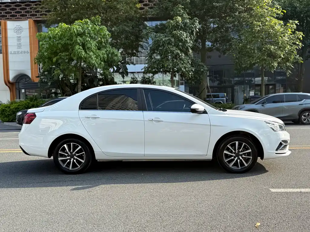 Geely Emgrand — миниатюра 7