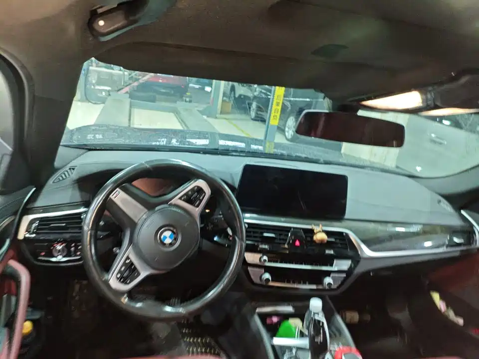 BMW 5 Series — миниатюра 10