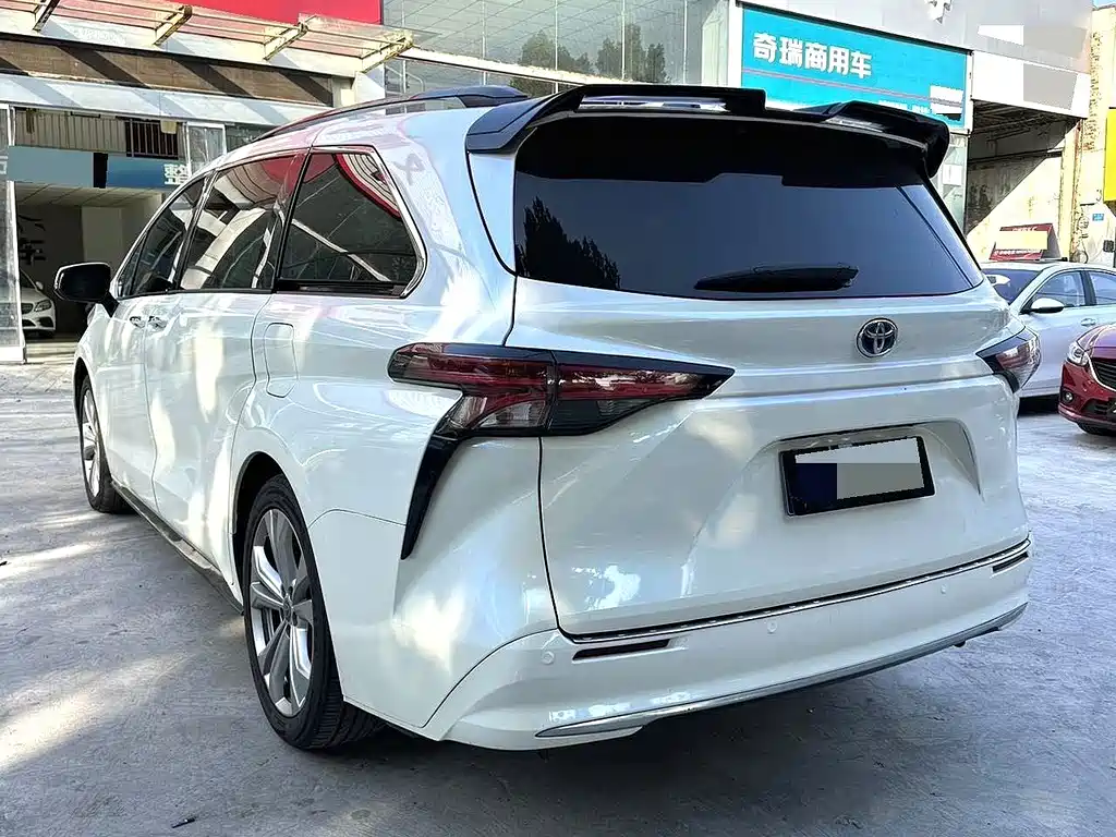 Toyota Sienna — миниатюра 8