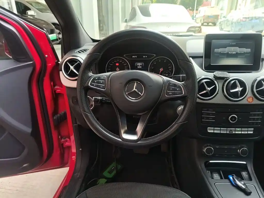 Mercedes-Benz B-Class — миниатюра 11