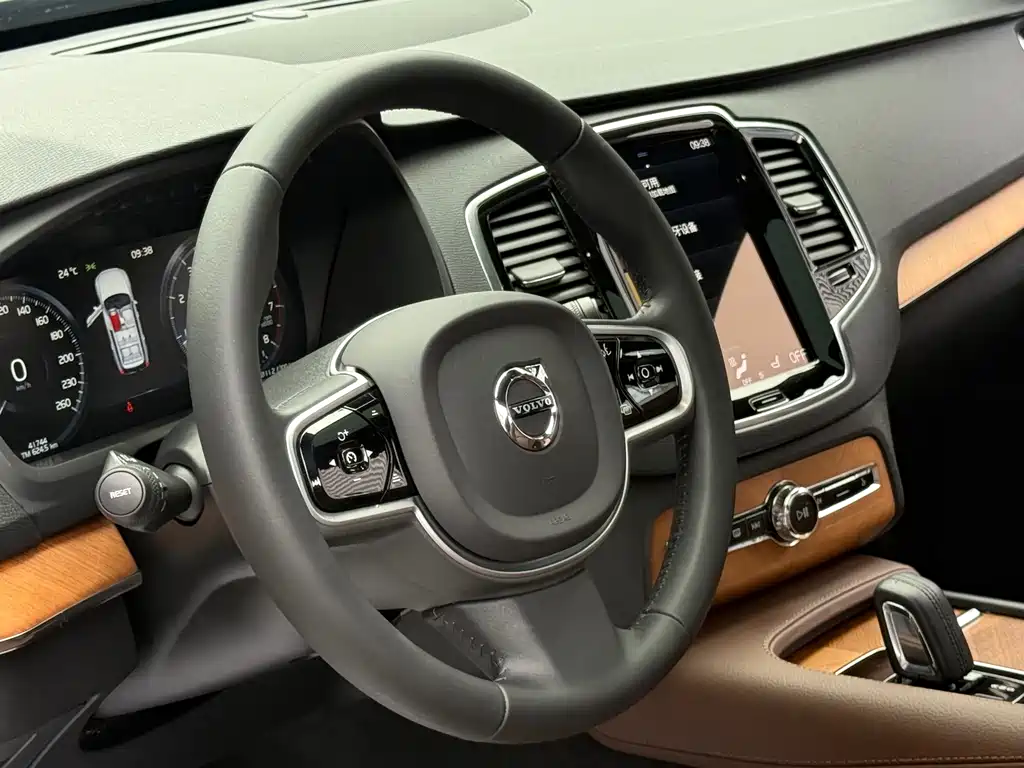 Volvo XC90 — миниатюра 13