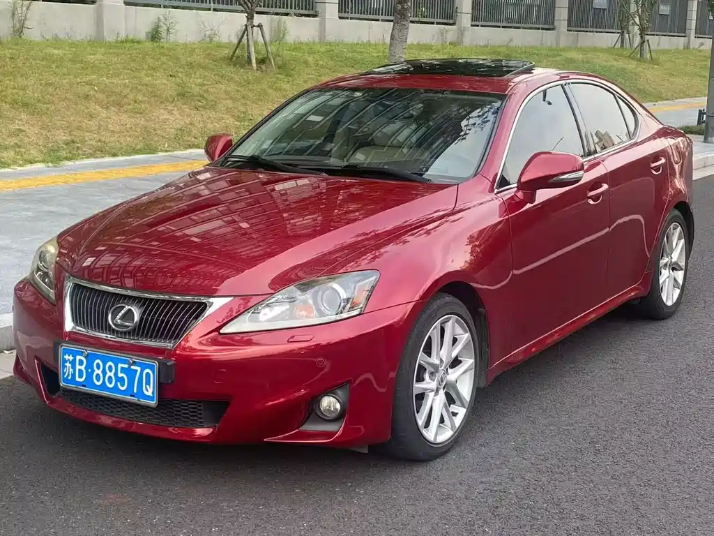 Lexus IS
