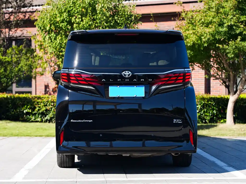 Toyota Alphard — миниатюра 25