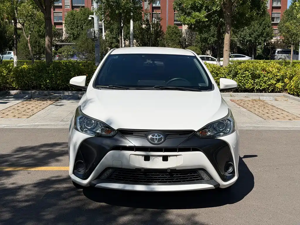 Toyota Yaris L — миниатюра 2