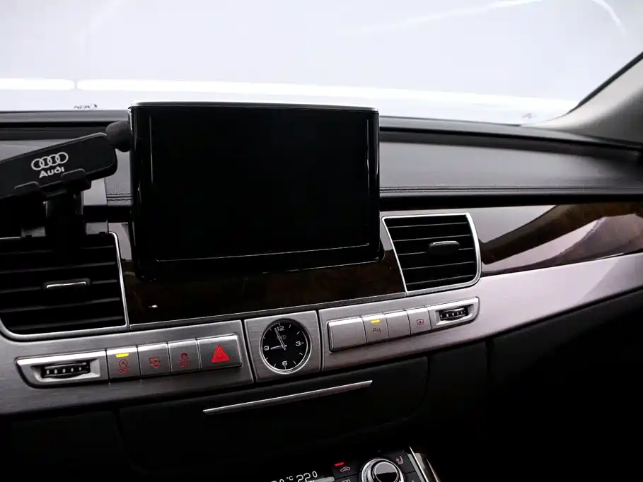 Audi A8 — миниатюра 8