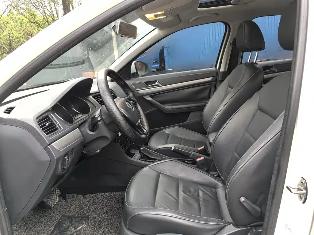 Volkswagen Lavida 2015 1.6L AT Comfort