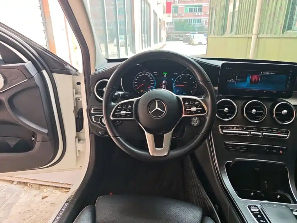 Mercedes-Benz C-Class — миниатюра 11
