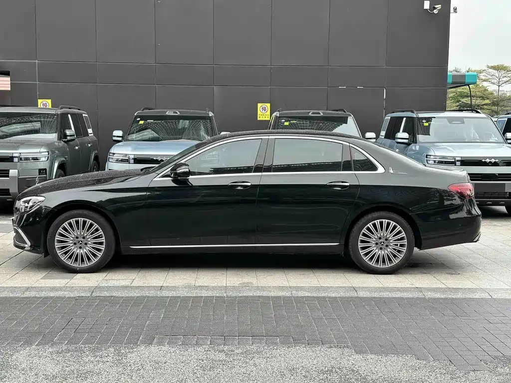 Mercedes-Benz E-Class — миниатюра 9