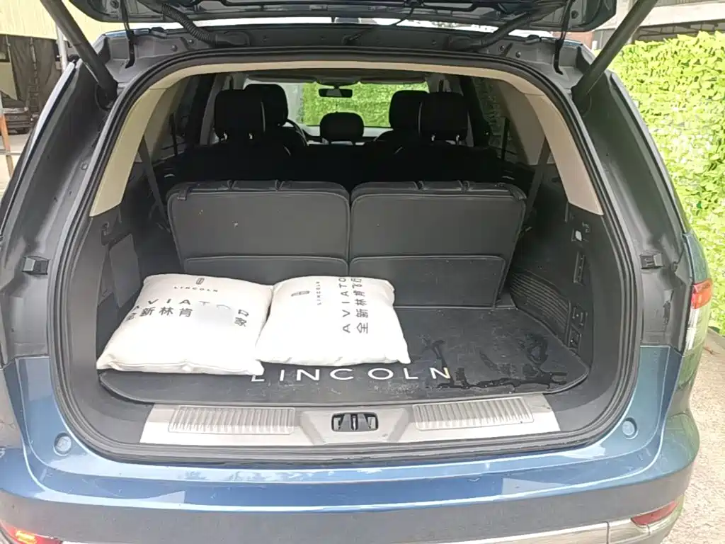 Lincoln Aviator (Import) — миниатюра 19