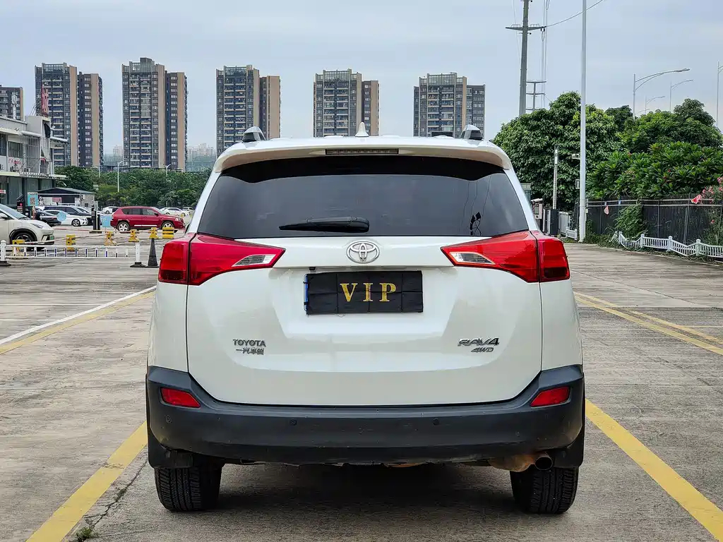Toyota RAV4 — миниатюра 6