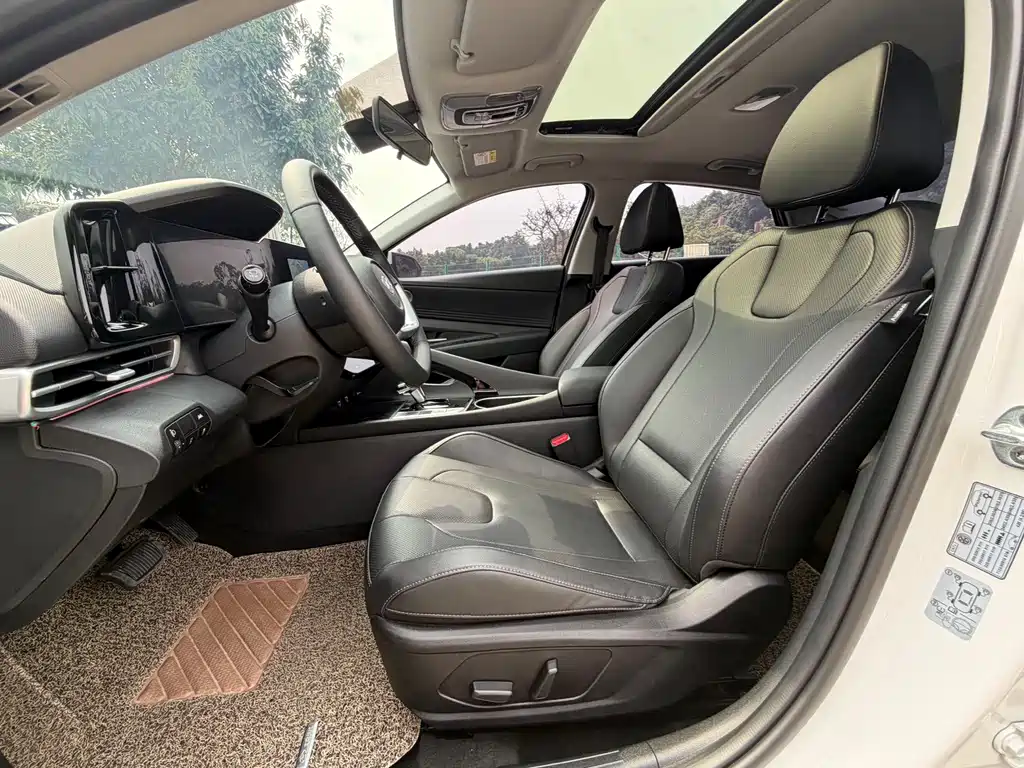 Hyundai Elantra — миниатюра 15