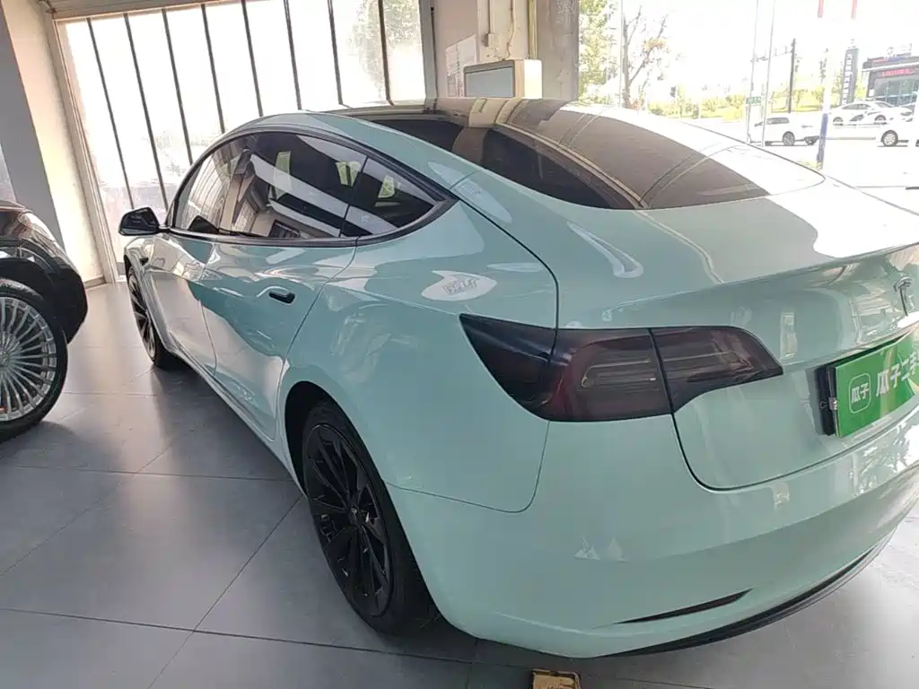 Tesla Model 3 — миниатюра 5