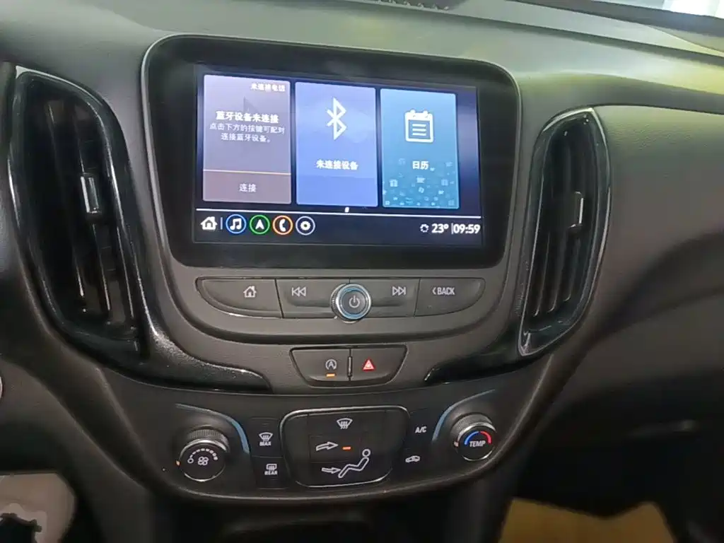 Chevrolet Equinox — миниатюра 13