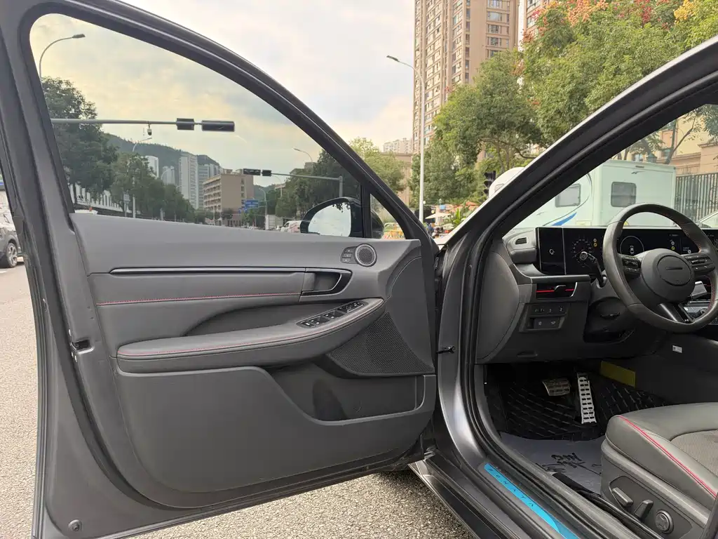 Hyundai Sonata — миниатюра 8
