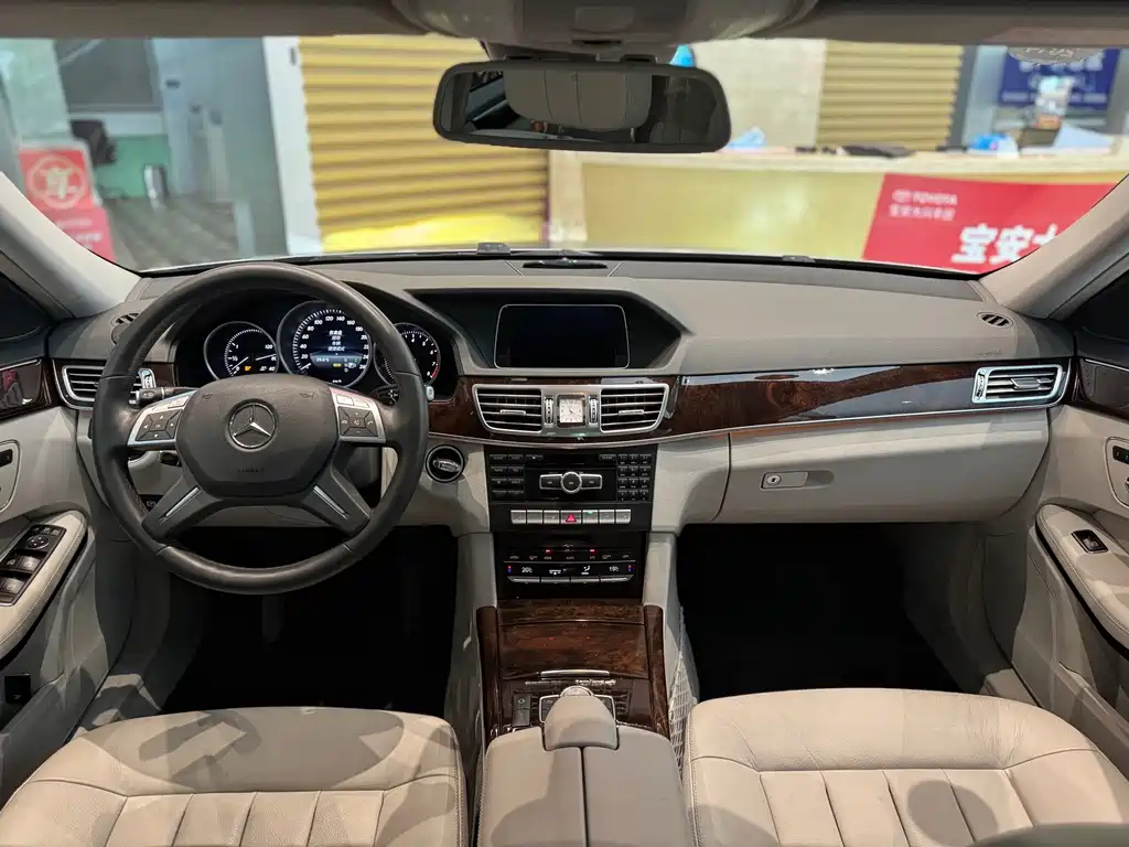 Mercedes-Benz E-Class — миниатюра 13