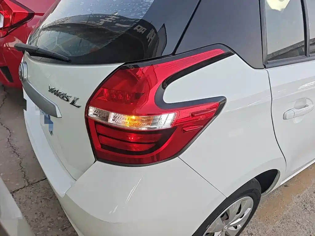 Toyota Yaris L — миниатюра 8