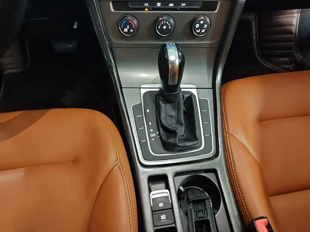 Volkswagen Golf — миниатюра 14