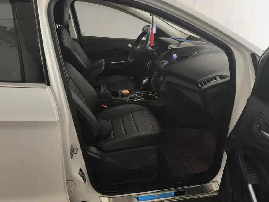 Ford Kuga — миниатюра 8