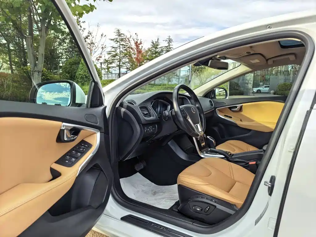 Volvo V40 — миниатюра 3
