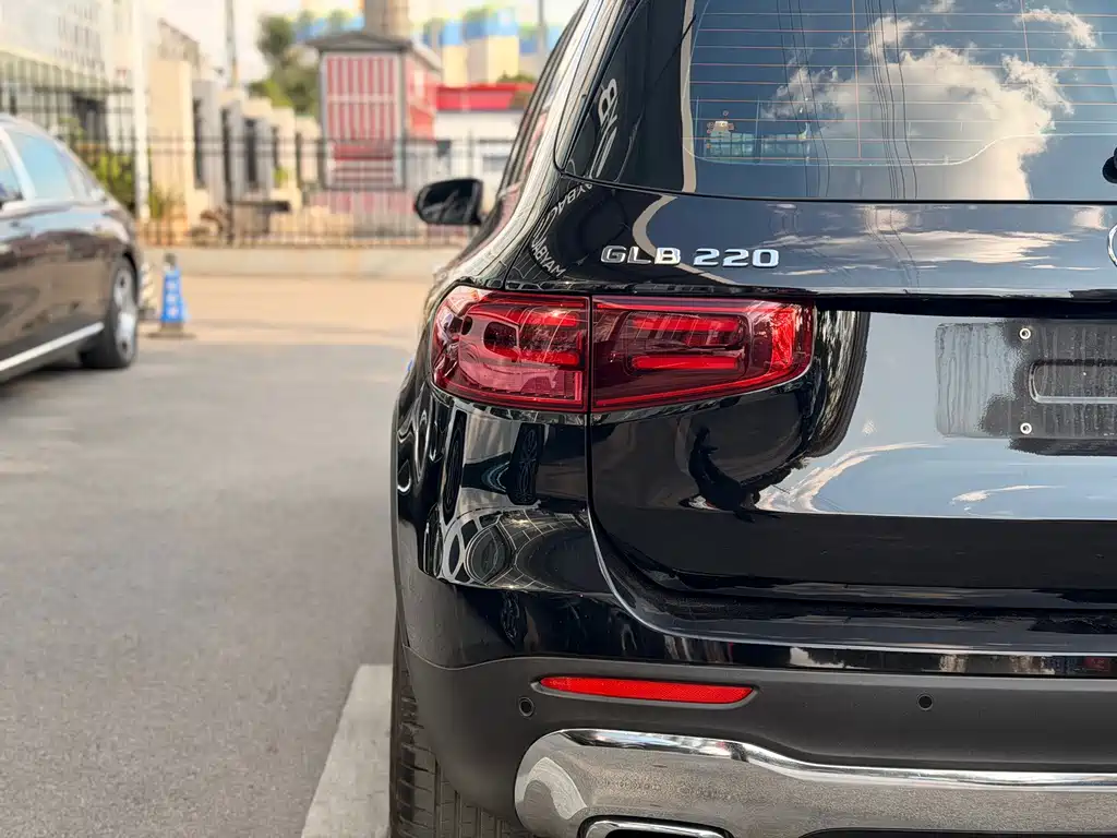 Mercedes-Benz GLB — миниатюра 11