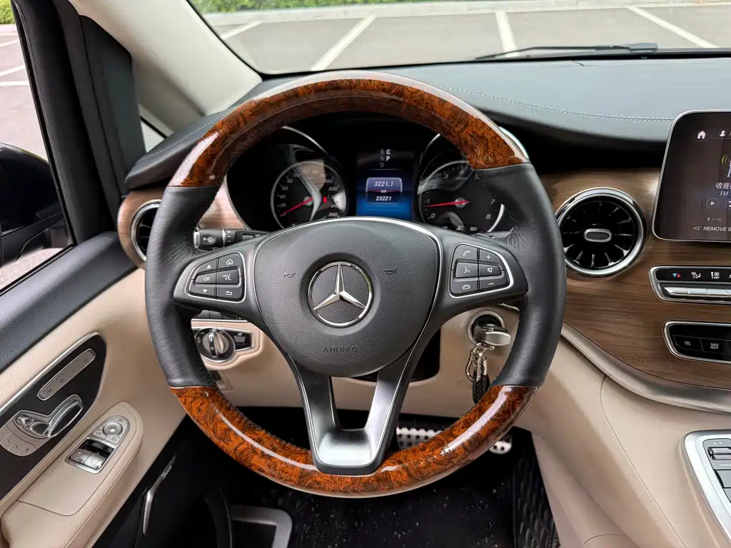 Mercedes-Benz V-Class — миниатюра 16