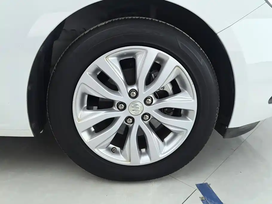 Buick Excelle — миниатюра 6