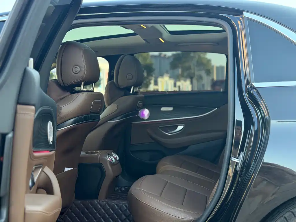 Mercedes-Benz E-Class — миниатюра 6