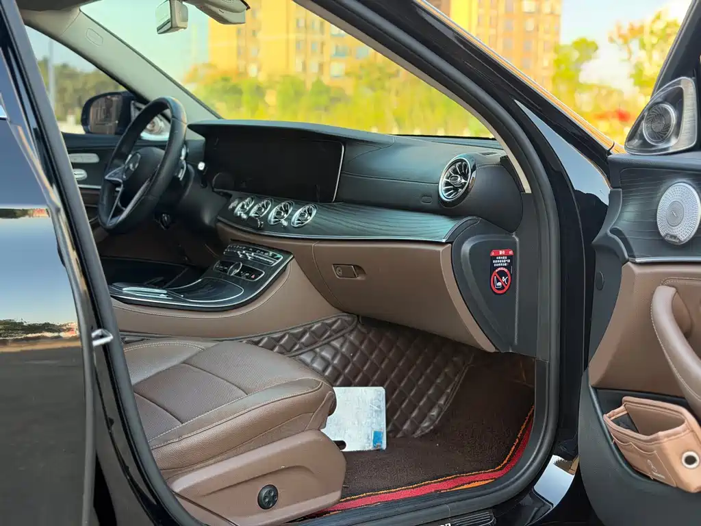 Mercedes-Benz E-Class — миниатюра 13