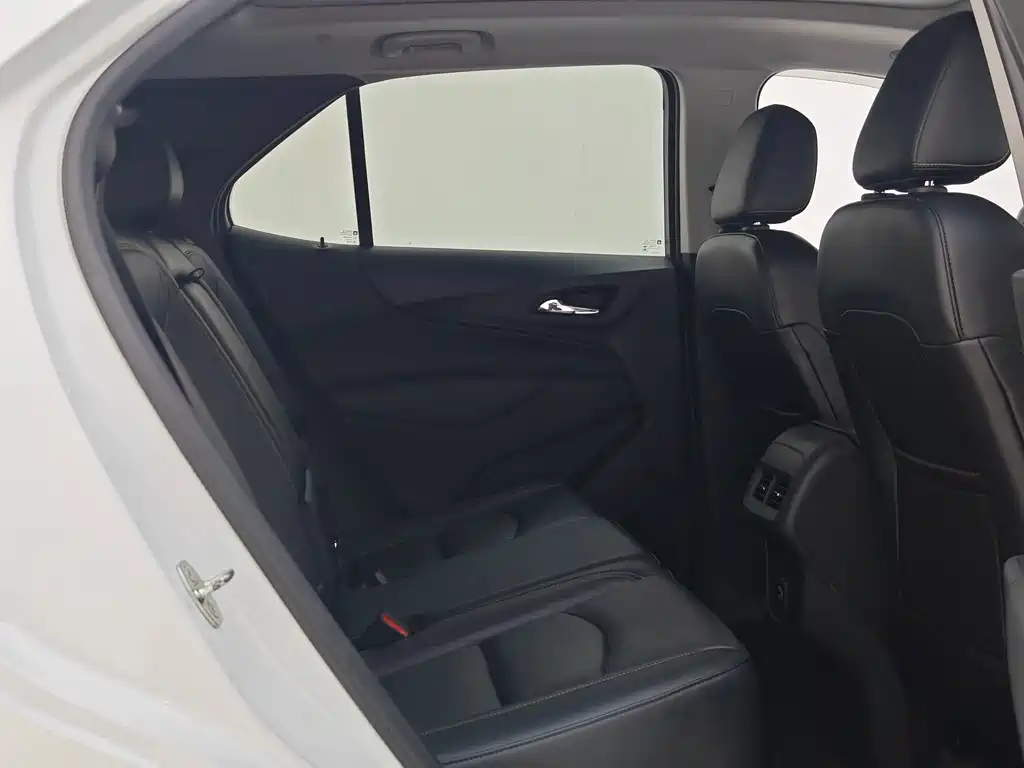 Chevrolet Equinox — миниатюра 14