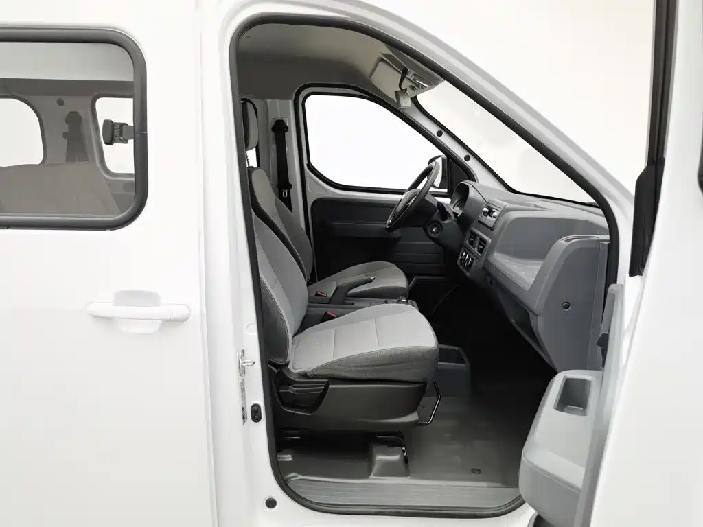 Wuling Yangguang — миниатюра 23