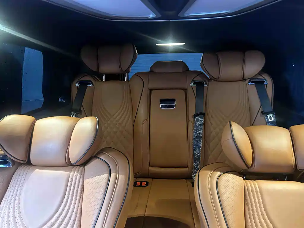 Mercedes-Benz Vito 2023 2.0T Elite 7 мест