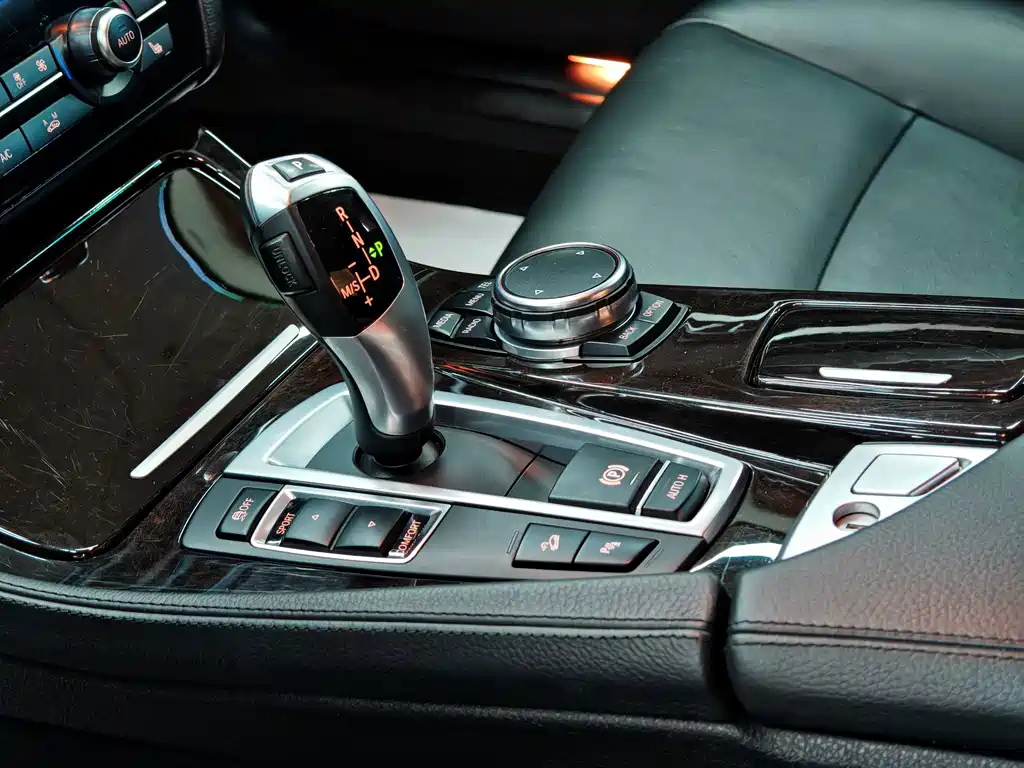 BMW 5 Series — миниатюра 9