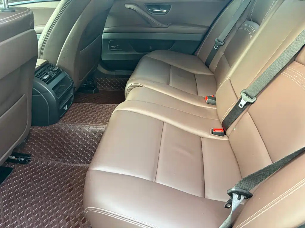 BMW 5 Series — миниатюра 11